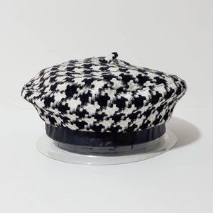 Stylish Black and White Houndstooth Beret